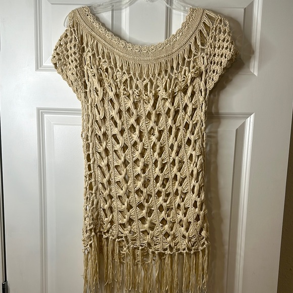Vivid Collection of NY Small Beige Crochet Fringe Sweater Topn - Picture 6 of 6